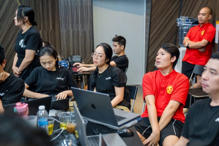 IMS mùa 2, những cụm bàn áo đen, ảnh 1