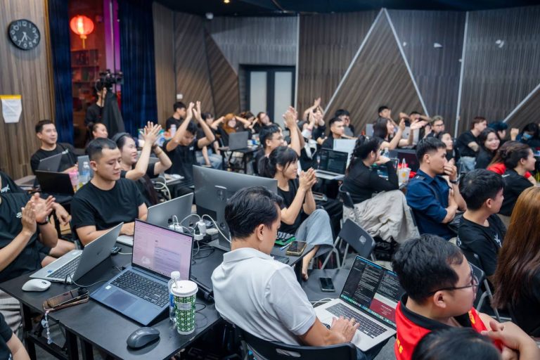IMS mùa 2, những cụm bàn áo đen, ảnh 2
