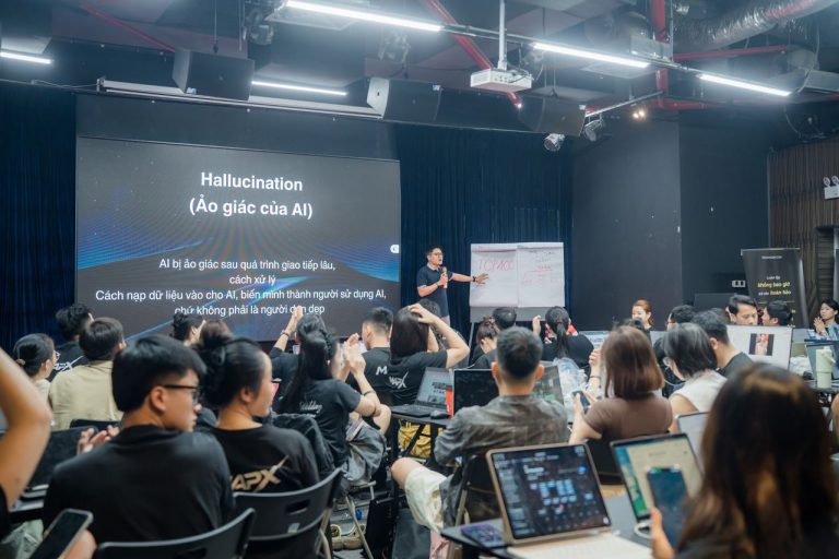 IMS mùa 2, màn chiếu, bảng giấy và bộ tài liệu, ảnh 7