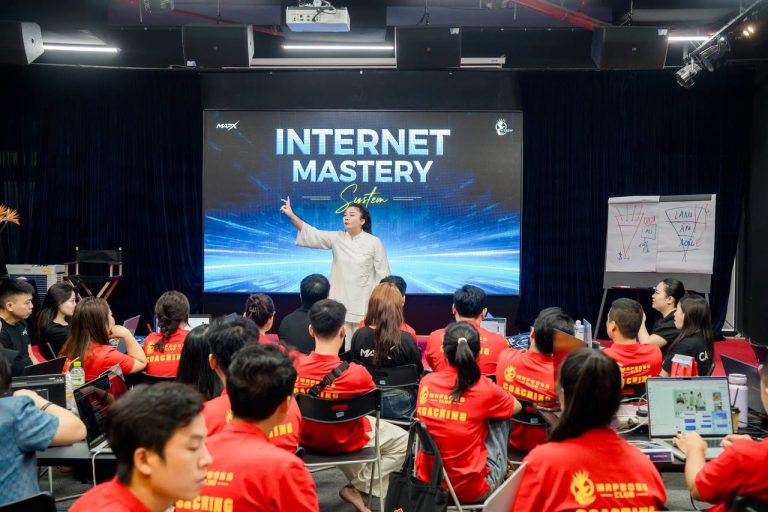 IMS mùa 2, màn chiếu, bảng giấy và bộ tài liệu, ảnh 8