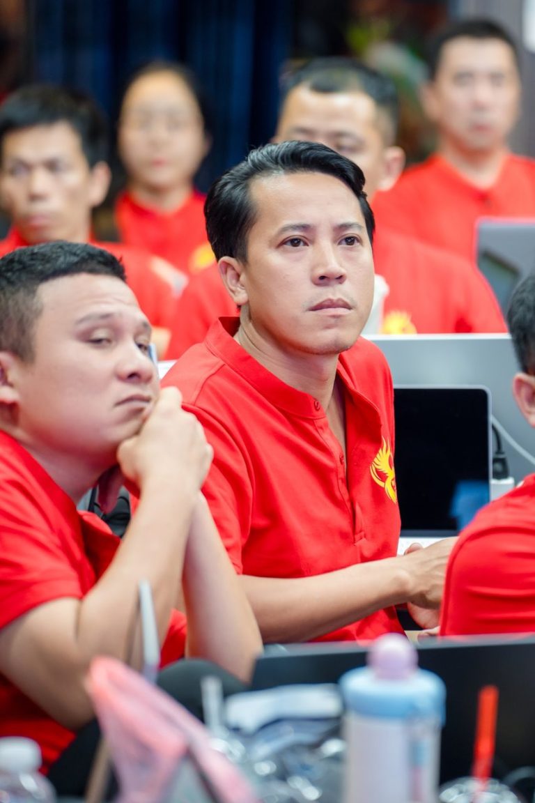 IMS mùa 2, sắc áo đỏ và tấm ảnh chung, ảnh 1