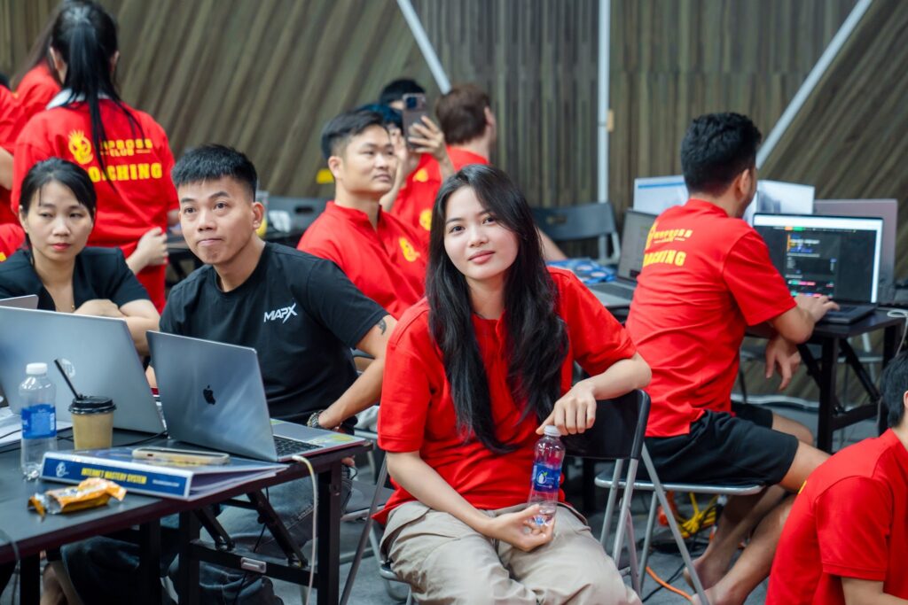 Học viên IMS K02 thảo luận theo nhóm