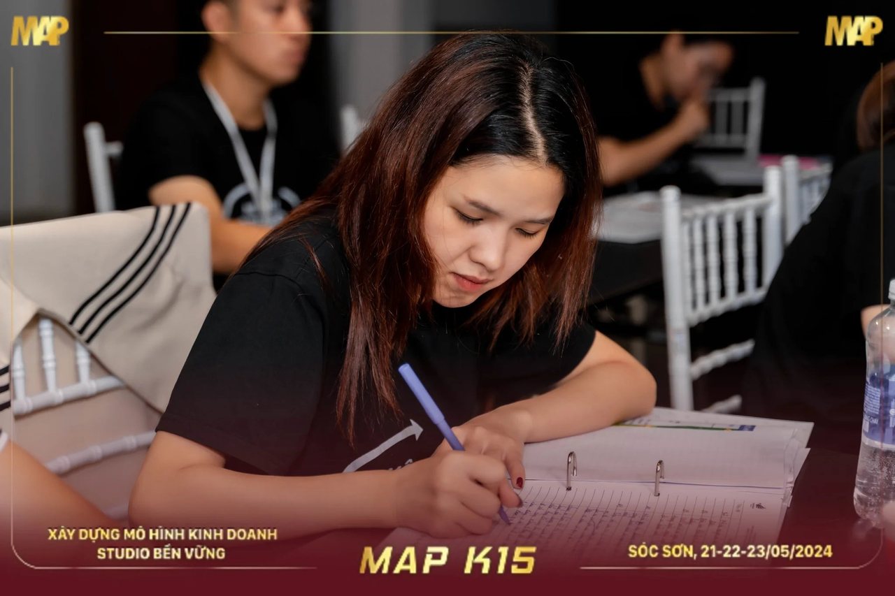 Học viên MAP CAMP mùa 15 tập trung ghi chép trong hội trường