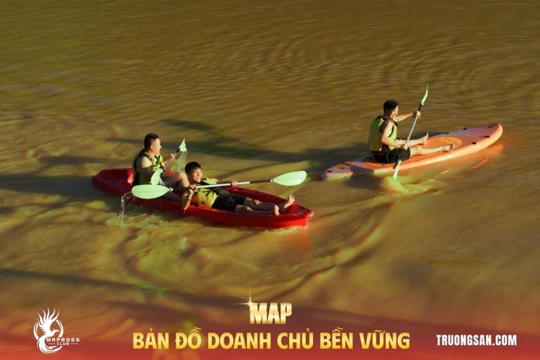 MAP CAMP mùa 19, mặt hồ, bể bơi và bộ vest đen, ảnh 3