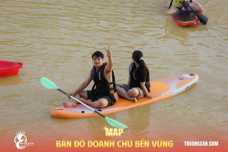 MAP CAMP mùa 19, mặt hồ, bể bơi và bộ vest đen, ảnh 4