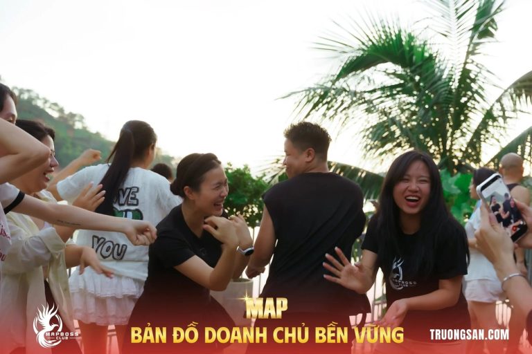 MAP CAMP mùa 19, mặt hồ, bể bơi và bộ vest đen, ảnh 6