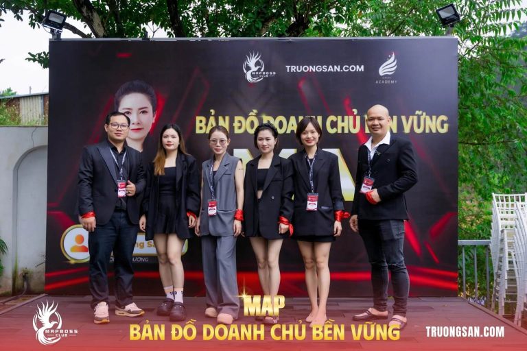 MAP CAMP mùa 19, mặt hồ, bể bơi và bộ vest đen, ảnh 7