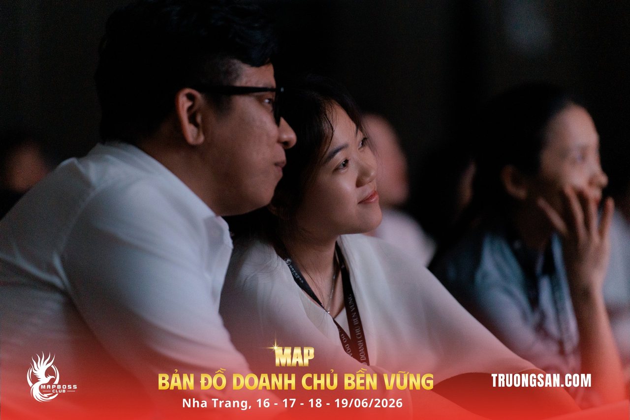 Học viên MAP CAMP mùa 20 chăm chú dõi theo sân khấu tại Nha Trang
