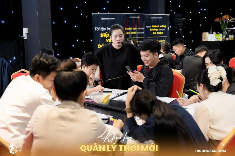 Quản Lý Thời Mới mùa 3, những người đứng lớp và dẫn bài, ảnh 9