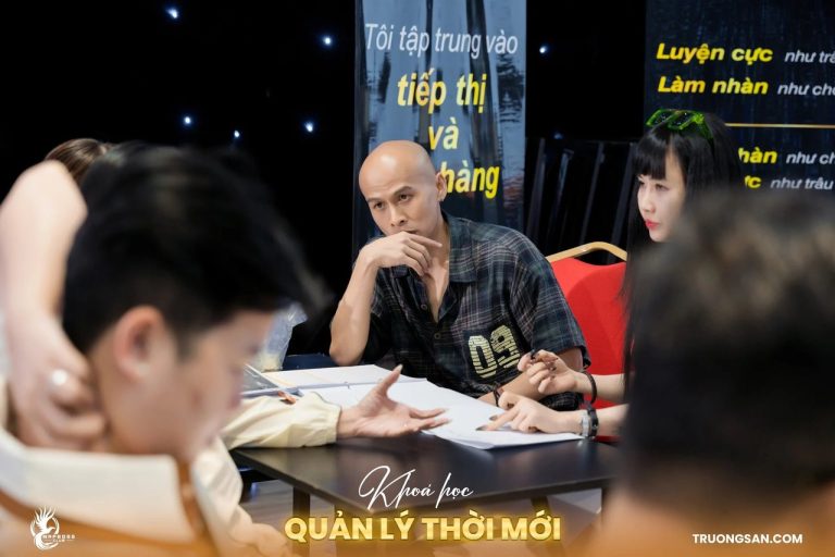 Quản Lý Thời Mới mùa 3, quanh những chiếc bàn làm việc nhóm, ảnh 1
