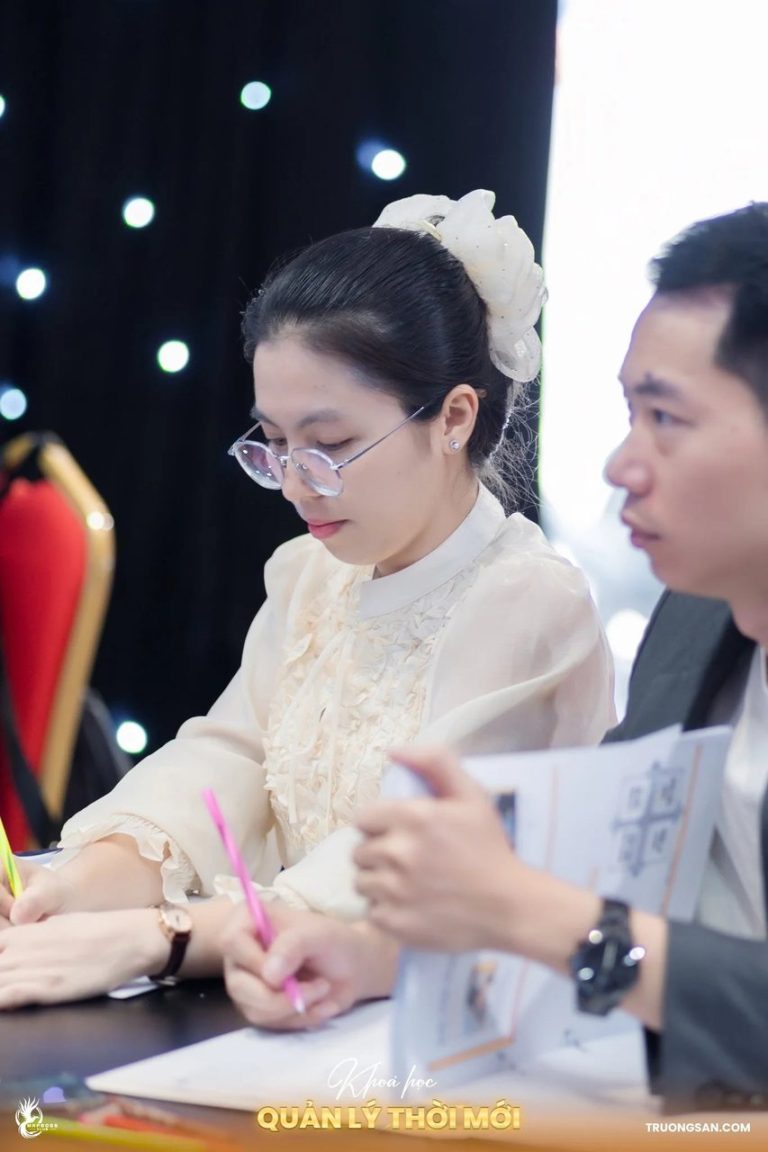 Quản Lý Thời Mới mùa 3, quanh những chiếc bàn làm việc nhóm, ảnh 4