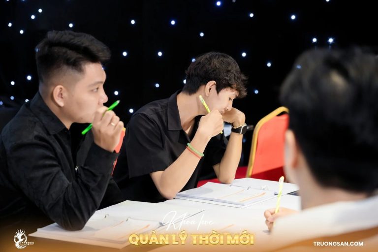 Quản Lý Thời Mới mùa 3, quanh những chiếc bàn làm việc nhóm, ảnh 8