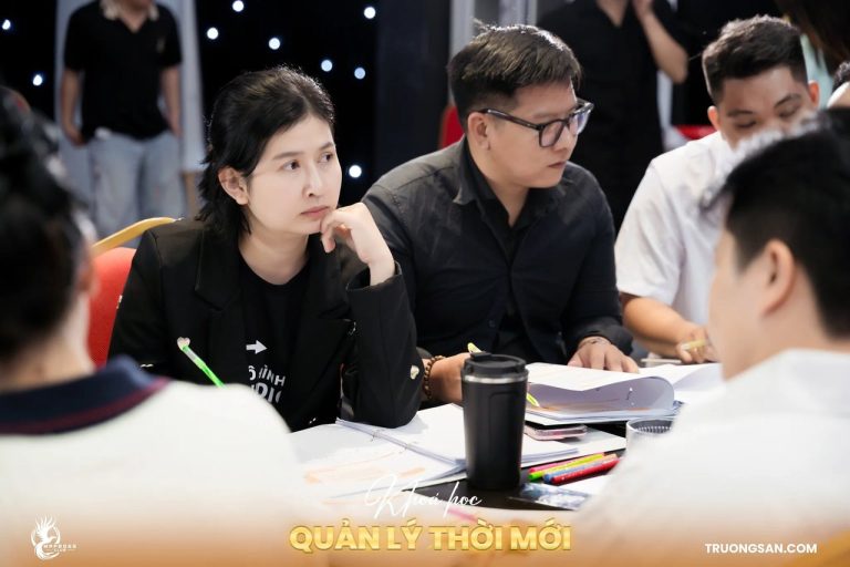 Quản Lý Thời Mới mùa 3, quanh những chiếc bàn làm việc nhóm, ảnh 9