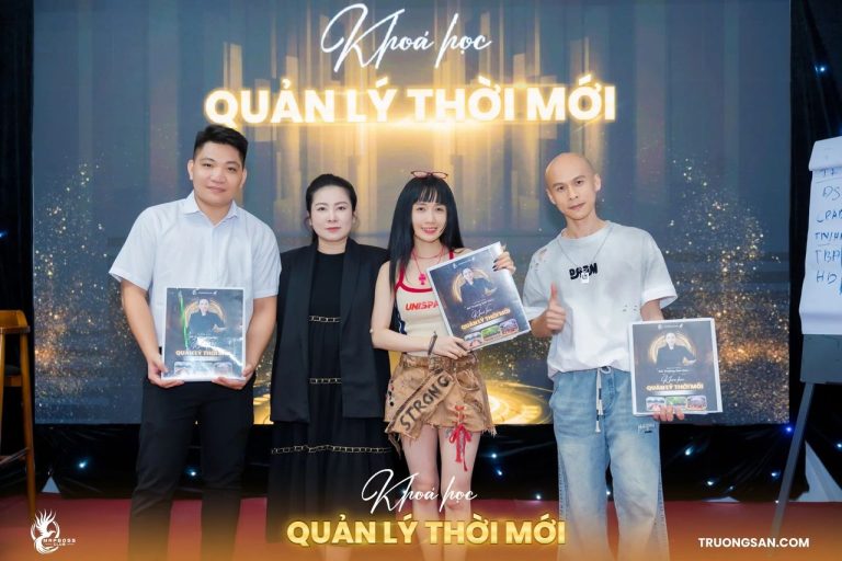 Quản Lý Thời Mới mùa 3, trình bày và trao chứng nhận, ảnh 1