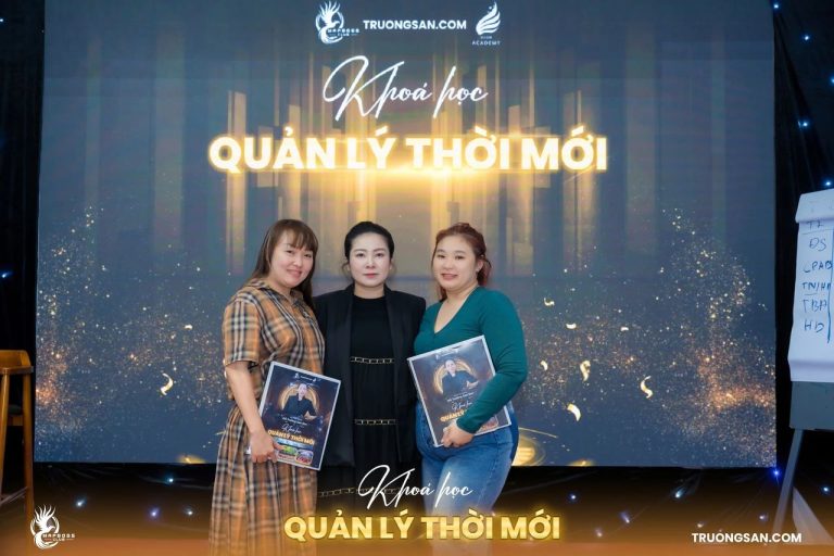 Quản Lý Thời Mới mùa 3, trình bày và trao chứng nhận, ảnh 2