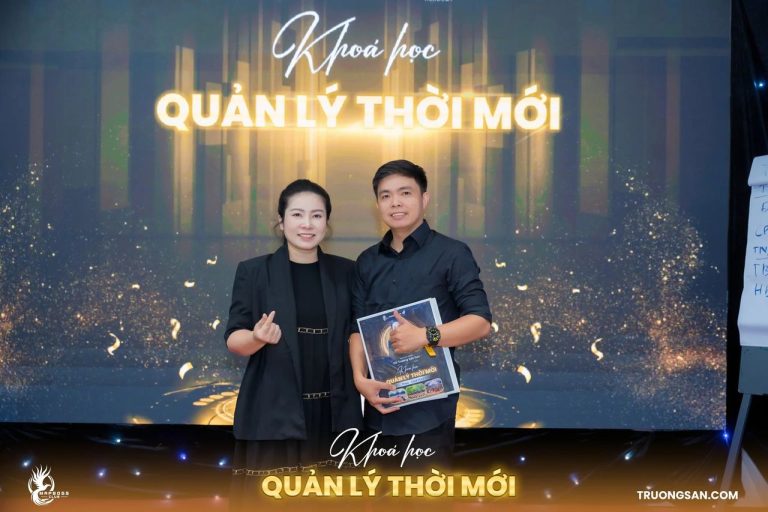 Quản Lý Thời Mới mùa 3, trình bày và trao chứng nhận, ảnh 3
