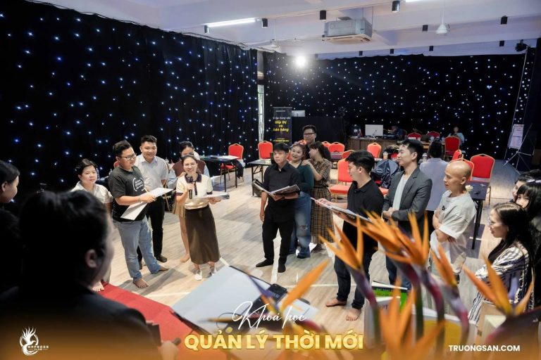 Quản Lý Thời Mới mùa 3, trình bày và trao chứng nhận, ảnh 7