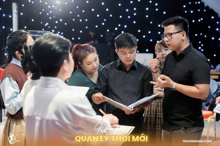 Quản Lý Thời Mới mùa 3, trình bày và trao chứng nhận, ảnh 9