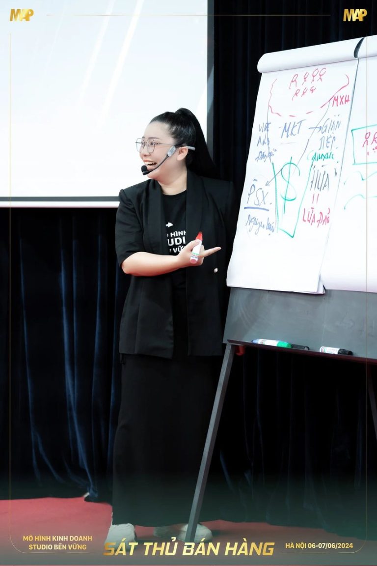 Sát Thủ Bán Hàng mùa 1, bên tấm bảng lật và màn chiếu, ảnh 2