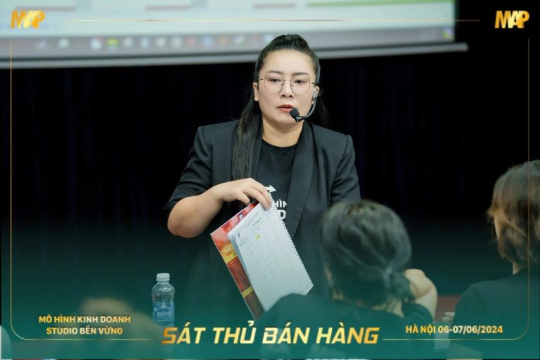 Sát Thủ Bán Hàng mùa 1, bên tấm bảng lật và màn chiếu, ảnh 6