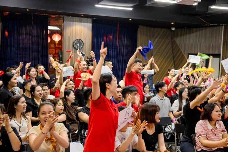 Sát Thủ Bán Hàng mùa 11, reo hò, làm bài và những phút lưu niệm, ảnh 2