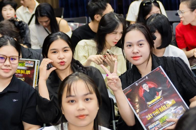 Sát Thủ Bán Hàng mùa 11, reo hò, làm bài và những phút lưu niệm, ảnh 8