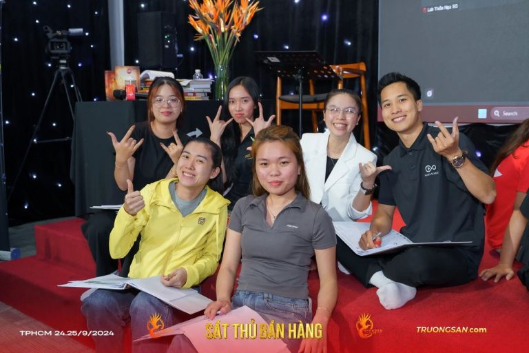Sát Thủ Bán Hàng mùa 2, làm bài nhóm và những bức ảnh chung, ảnh 3