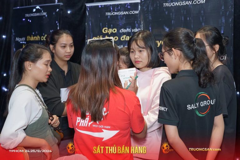 Sát Thủ Bán Hàng mùa 2, làm bài nhóm và những bức ảnh chung, ảnh 8