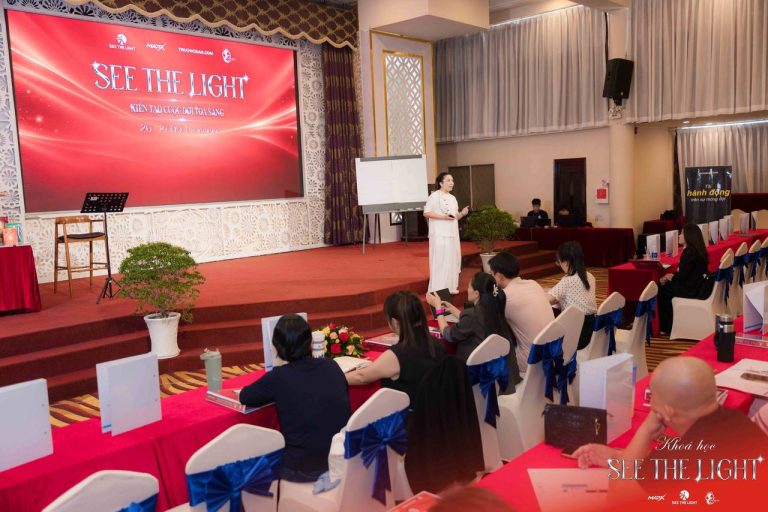 SEE THE LIGHT mùa 1, sân khấu, màn chiếu và các nhóm nhỏ, ảnh 4
