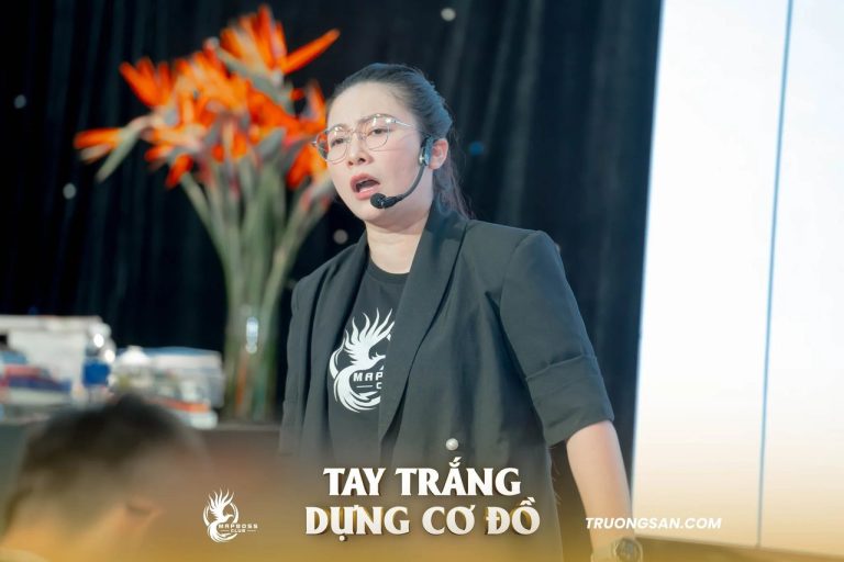 Tay Trắng Dựng Cơ Đồ mùa 1, những trang slide và tấm bảng lật, ảnh 2