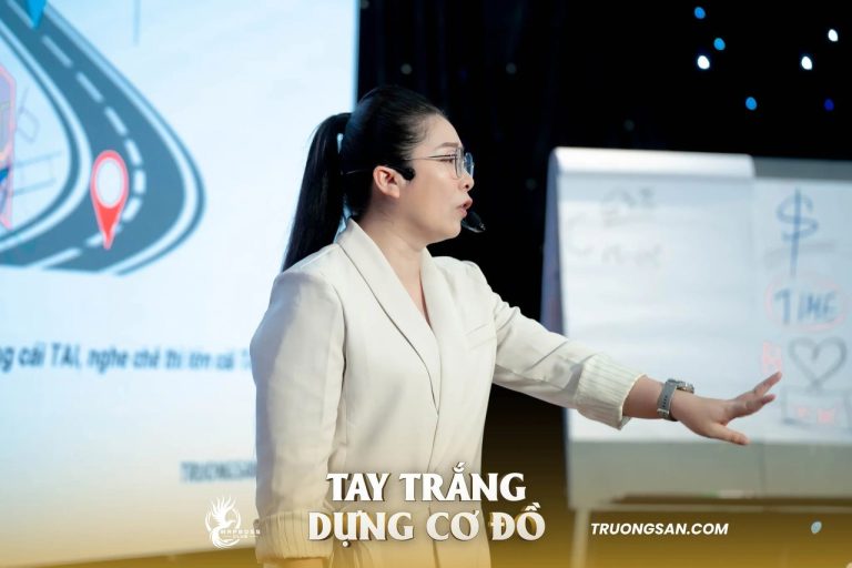 Tay Trắng Dựng Cơ Đồ mùa 1, những trang slide và tấm bảng lật, ảnh 6