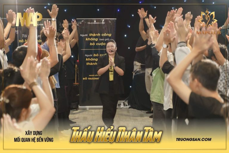 Thấu Hiểu Nhân Tâm mùa 1, sân khấu, bánh kem và ảnh tập thể, ảnh 1