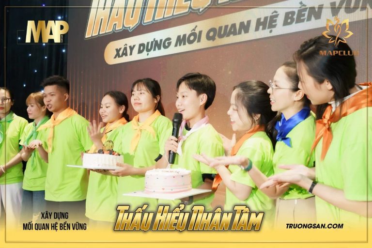Thấu Hiểu Nhân Tâm mùa 1, sân khấu, bánh kem và ảnh tập thể, ảnh 2