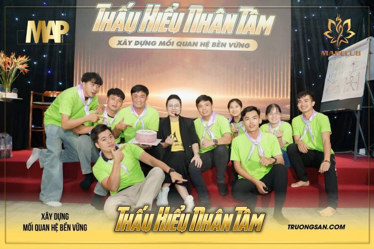 Thấu Hiểu Nhân Tâm mùa 1, sân khấu, bánh kem và ảnh tập thể, ảnh 3