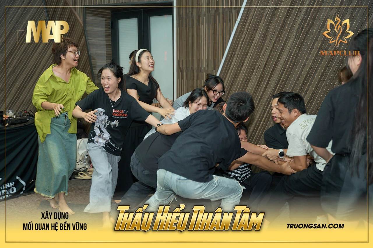 Học viên Thấu Hiểu Nhân Tâm mùa 2 cười lớn trong trò chơi kéo nhau