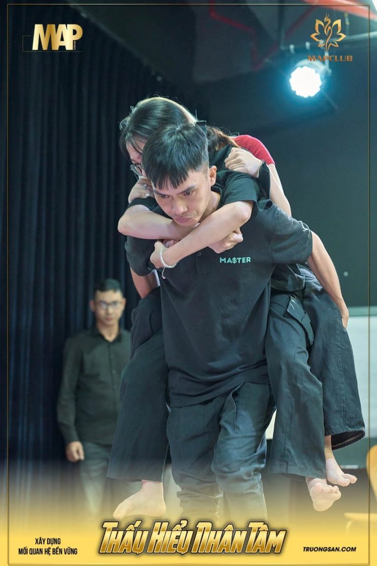 Thấu Hiểu Nhân Tâm mùa 2, bịt mắt, cõng nhau và những đôi mắt đỏ, ảnh 6