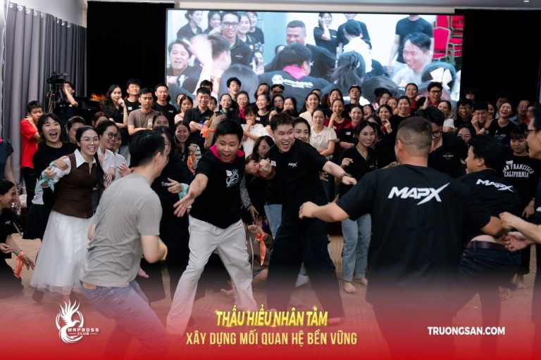 Thấu Hiểu Nhân Tâm mùa 4, trò chơi trên sàn và bài giảng trên màn chiếu, ảnh 7