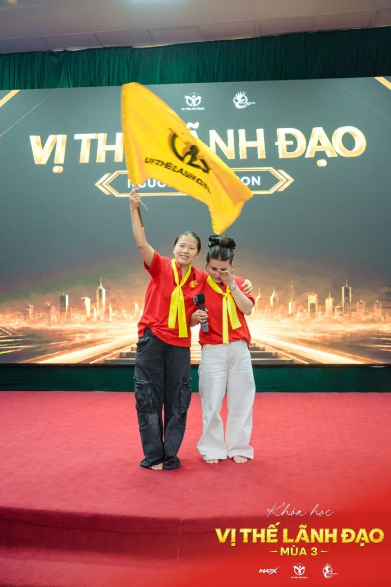 Vị Thế Lãnh Đạo mùa 3, áo vàng, cờ vàng và tấm ảnh chung, ảnh 6