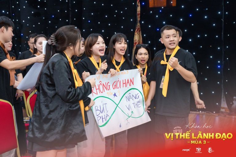 Vị Thế Lãnh Đạo mùa 3, áo vàng, cờ vàng và tấm ảnh chung, ảnh 9