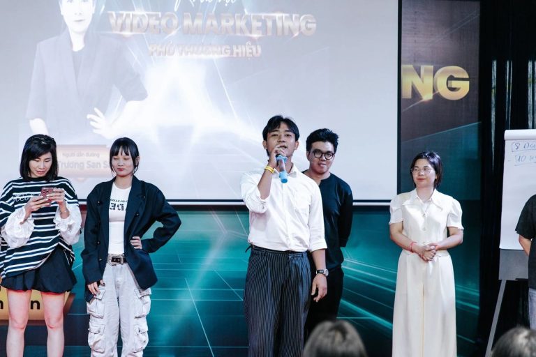 Video Marketing mùa 10, chia đội và làm bài bên bàn, ảnh 1