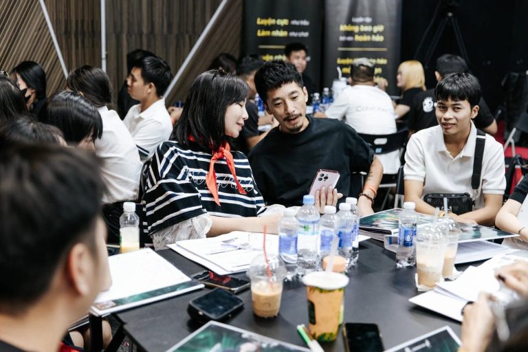 Video Marketing mùa 10, chia đội và làm bài bên bàn, ảnh 4