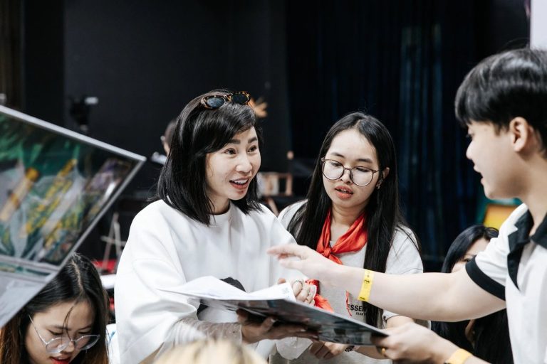 Video Marketing mùa 10, chia đội và làm bài bên bàn, ảnh 7