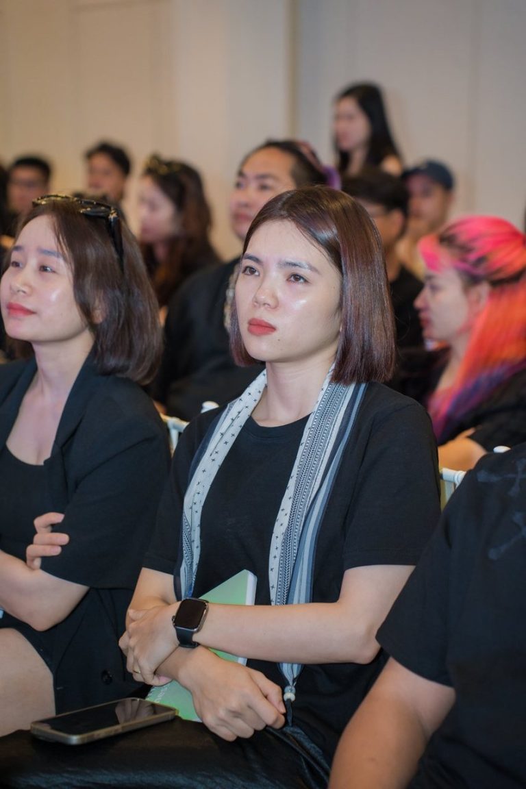 Video Marketing mùa 11, giờ giảng giữa đèn chùm và vòm hoa, ảnh 3