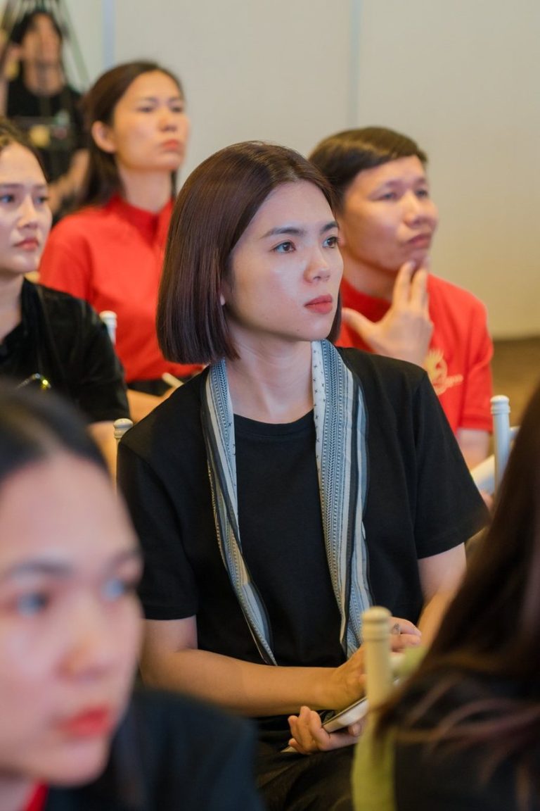 Video Marketing mùa 11, giờ giảng giữa đèn chùm và vòm hoa, ảnh 5