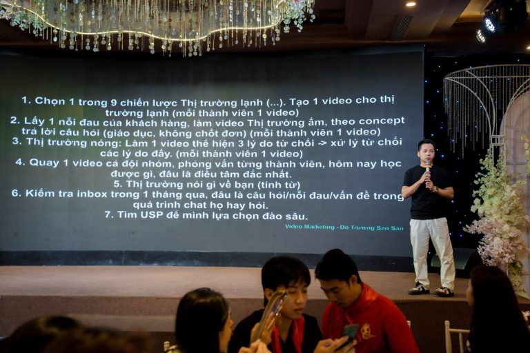Video Marketing mùa 11, bảng lật, micro và bài tập của từng đội, ảnh 8
