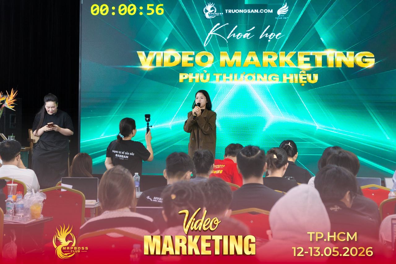 Học viên Video Marketing mùa 12 quay thử trên sân khấu theo đồng hồ đếm ngược