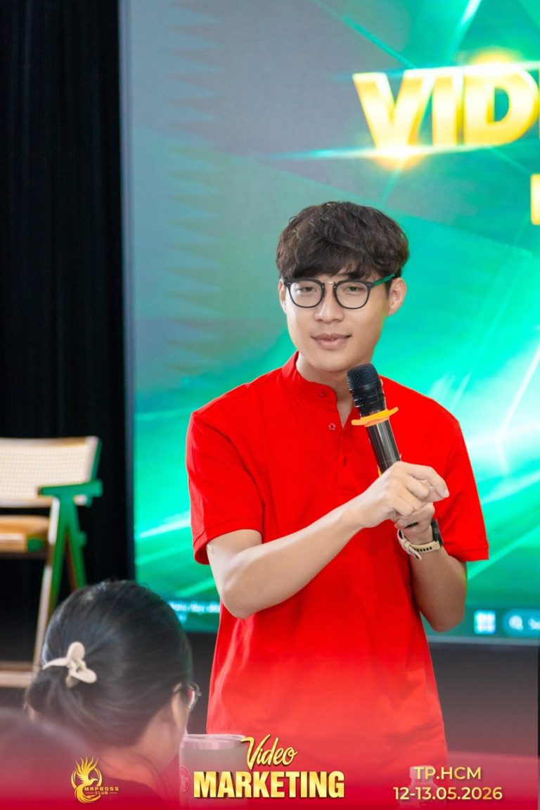 Video Marketing mùa 12, phông xanh lục và những lượt cầm micro, ảnh 8
