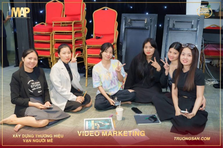 Video Marketing mùa 6, làm bài trên sàn và bữa cơm quây quần, ảnh 2