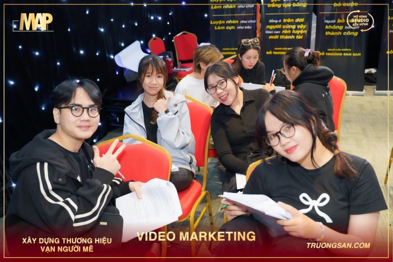 Video Marketing mùa 6, làm bài trên sàn và bữa cơm quây quần, ảnh 4