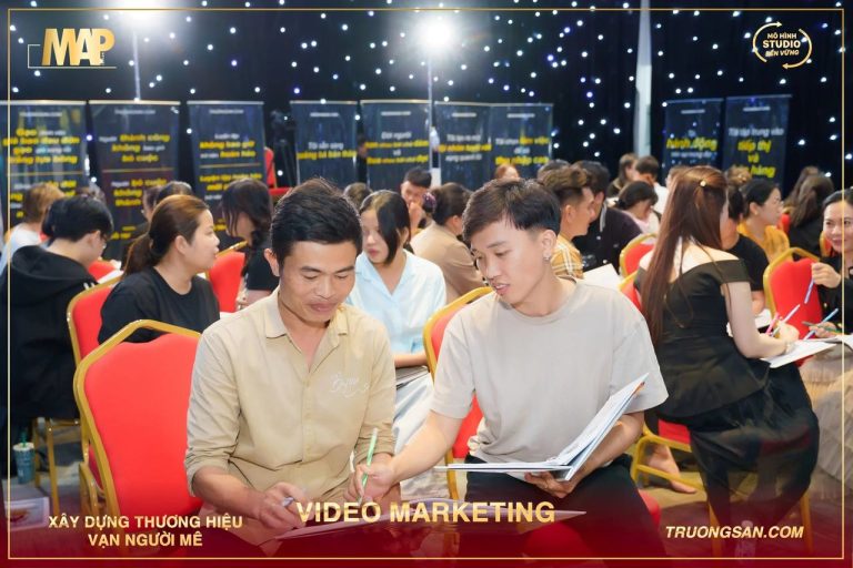 Video Marketing mùa 6, làm bài trên sàn và bữa cơm quây quần, ảnh 5